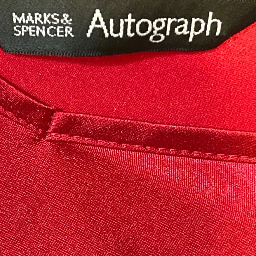Autograph capture attention